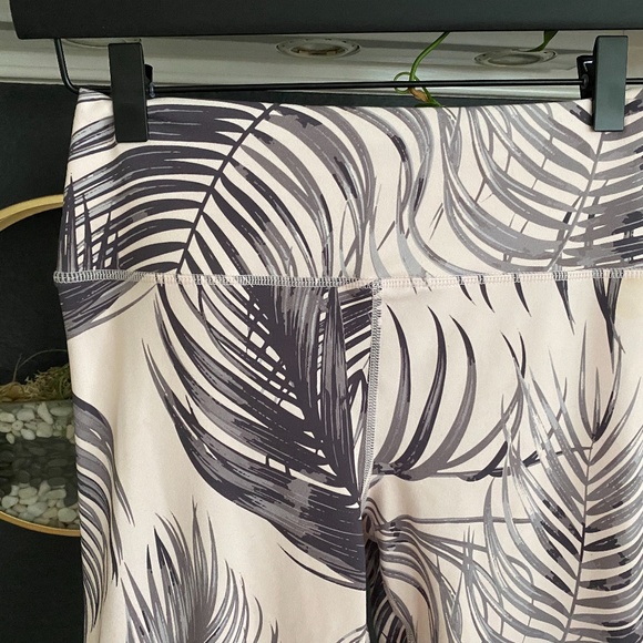 Spiritual Gangster Leggings NWT - Picture 3 of 7